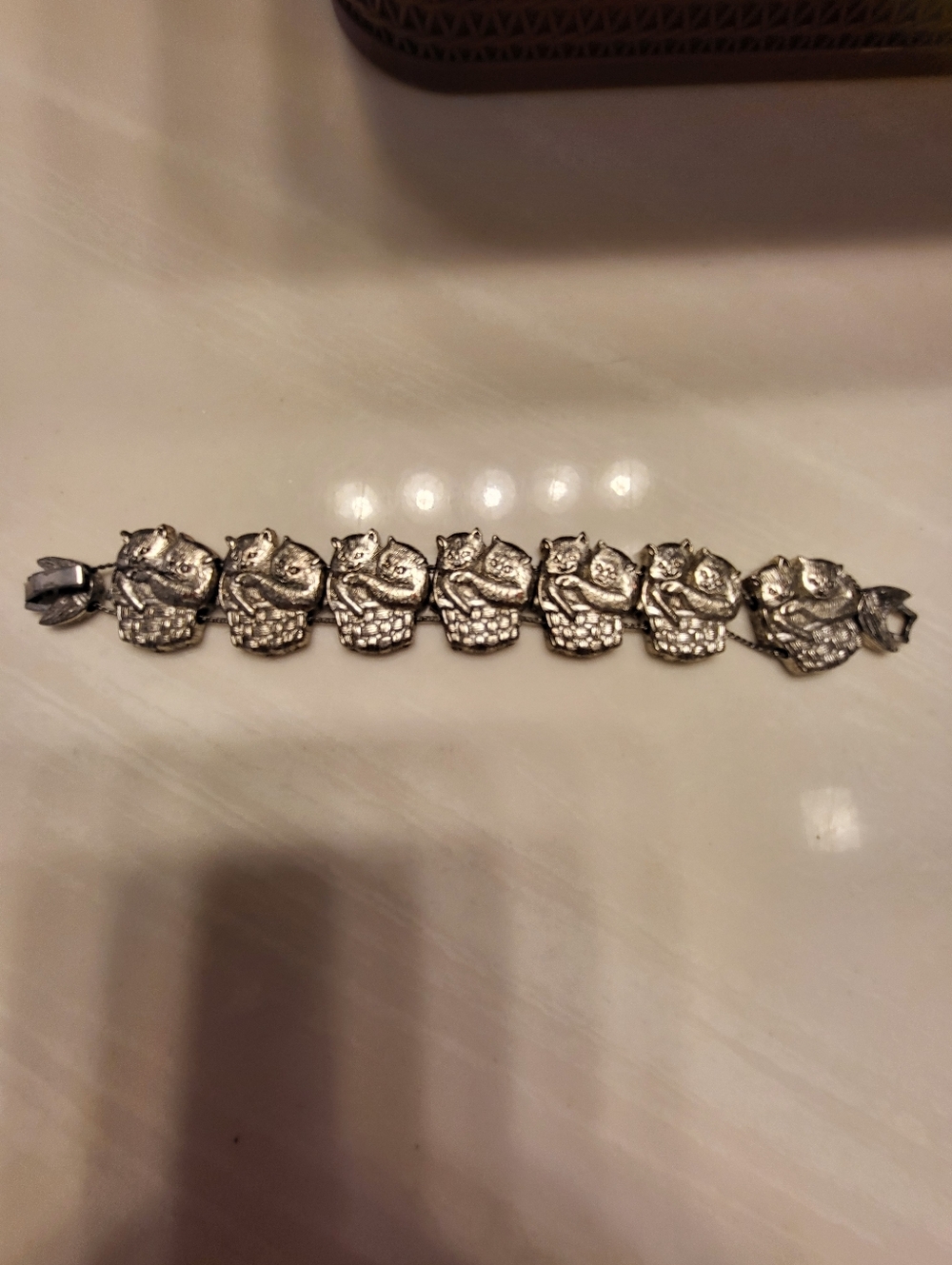 VTG. Pewter Silver Cats In Basket Link Charm Braclet